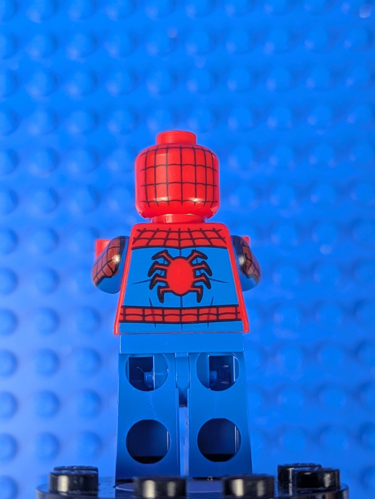 Lego Super Heroes: Spider-Man - Printed Blue Arms, Plain Legs sh0684 Set 76175