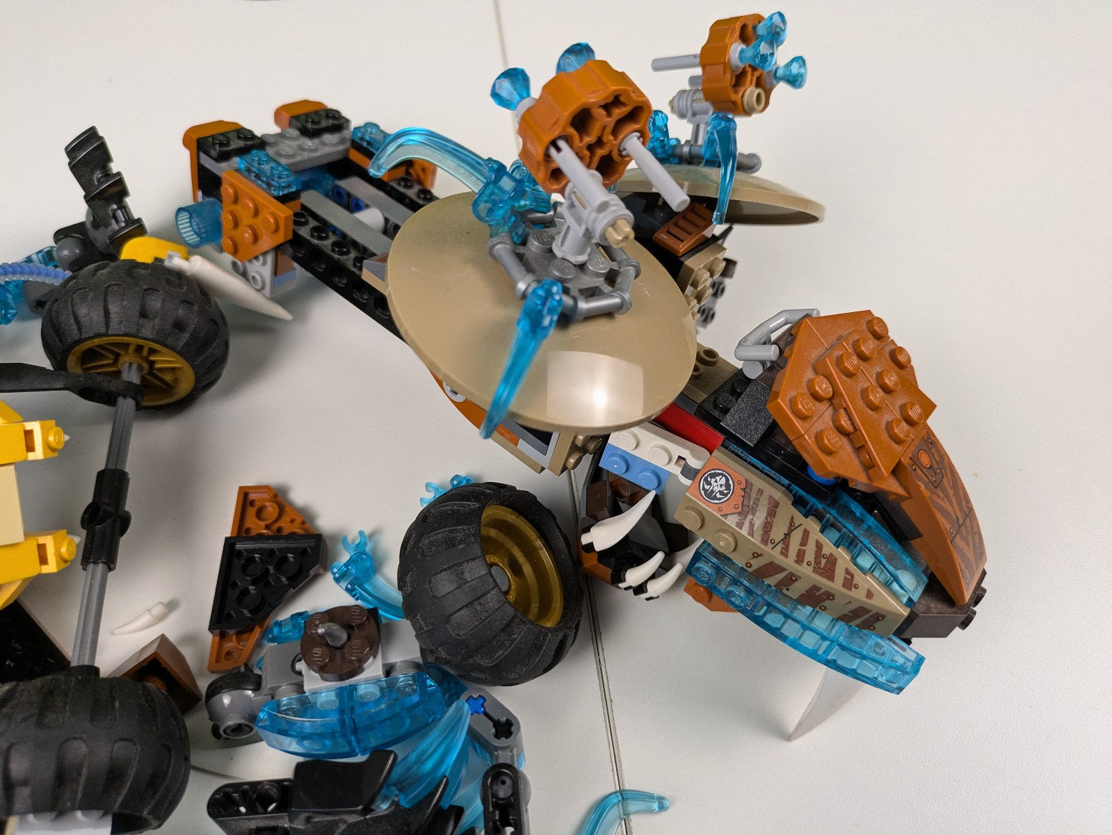 Lego LEGENDS OF CHIMA: Lion Attack & Saber Tooth Walker Double Set 70143 & 70002
