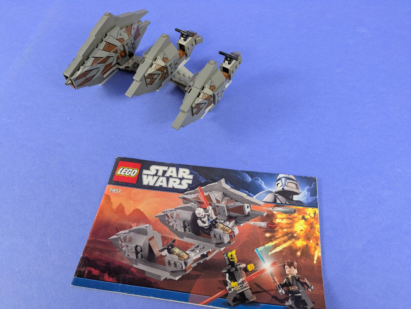 Lego Star Wars: The Clone Wars: Sith Nightspeeder Set 7957 with Instructions