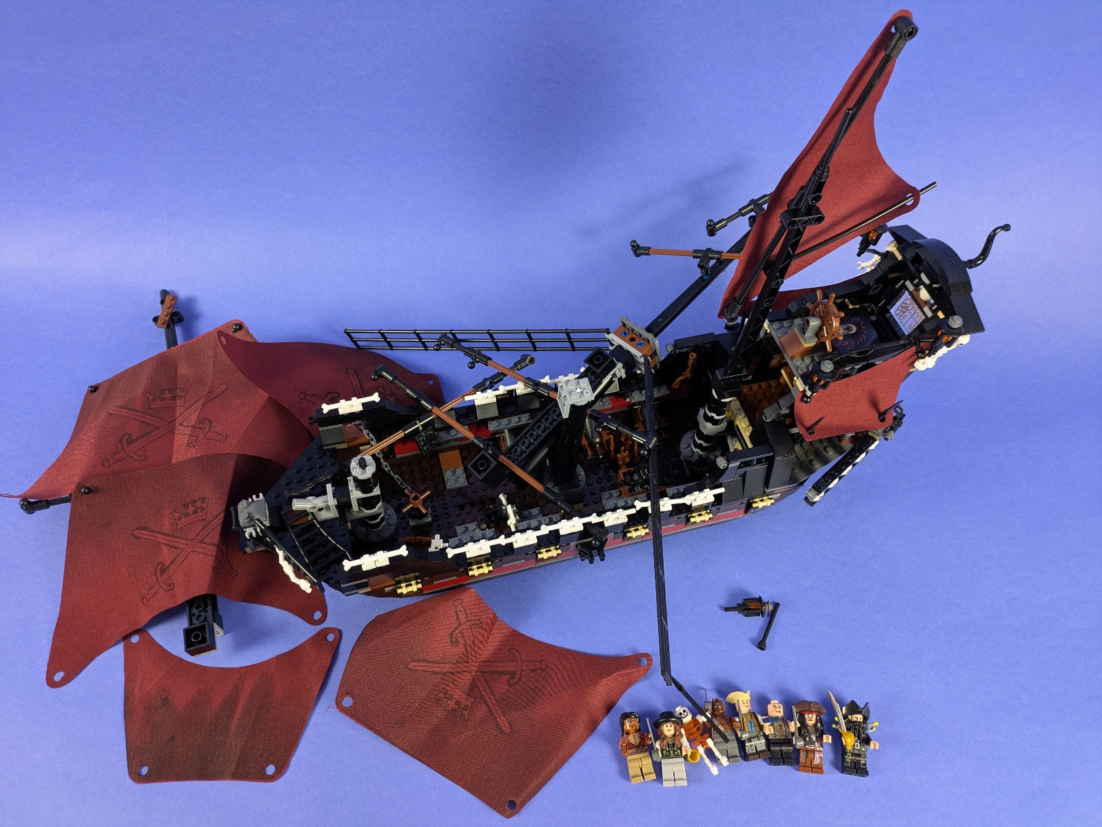 Building Blocks: Pirates of the Caribbean Queen Anne's Revenge 4195 Non-Genuine