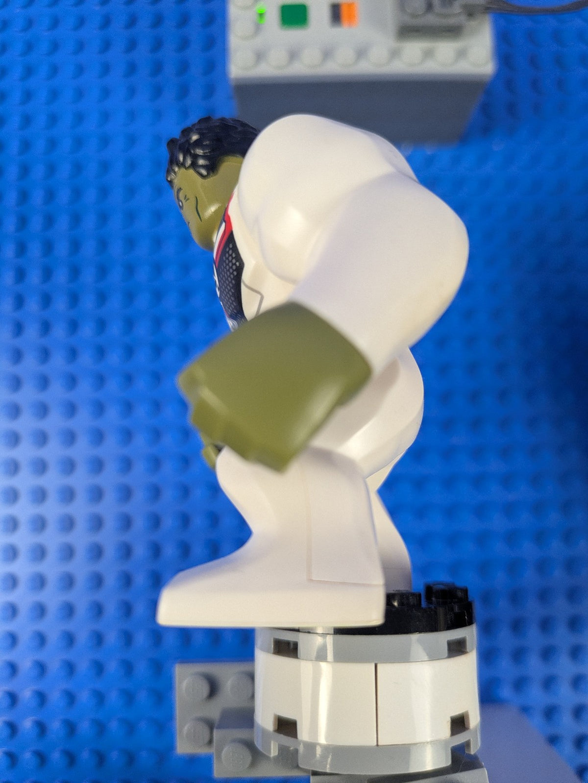 Lego Super Heroes: Endgame: Hulk - Giant White Jumpsuit sh0611 Set 76144