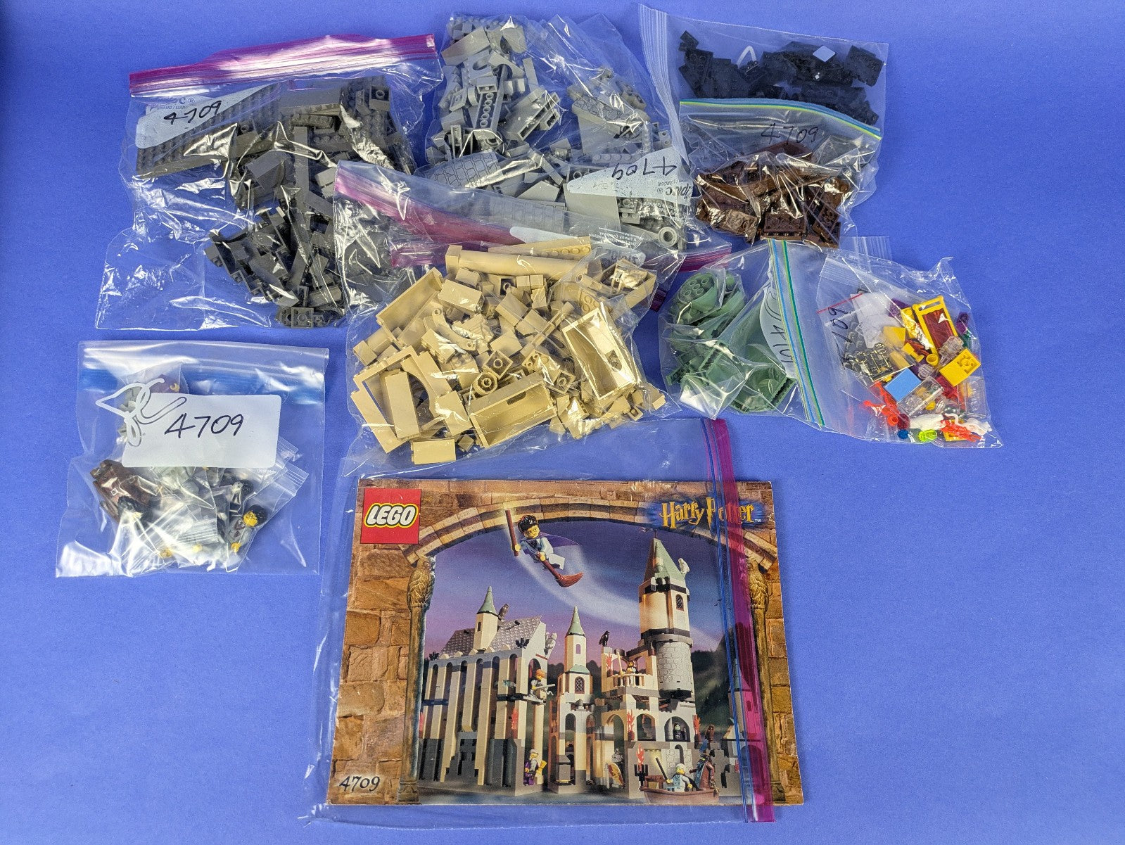 Lego Harry Potter: Hogwarts Castle - 1st edition 4709 Complete Set