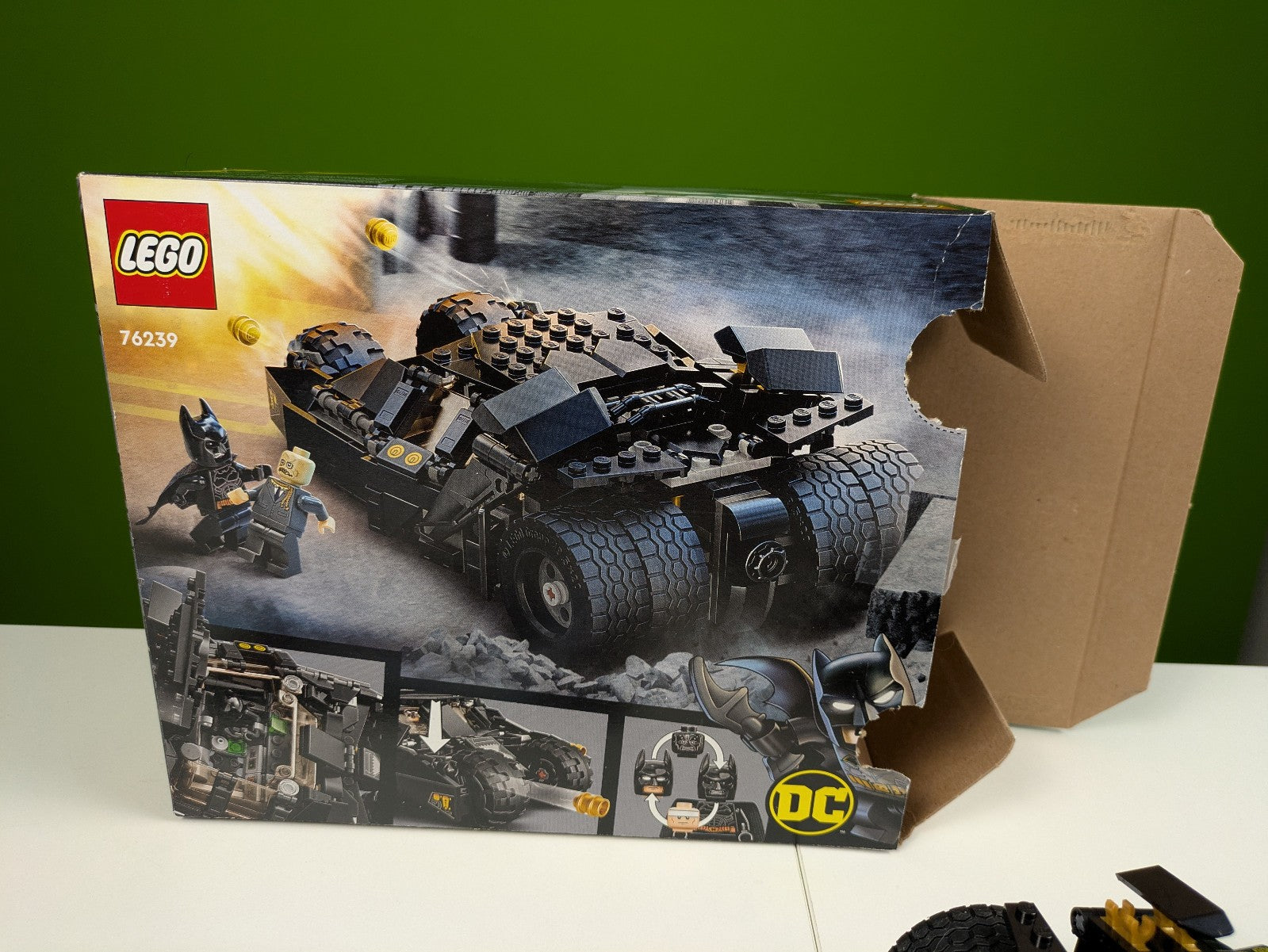 Lego Super Heroes: Batmobile Tumbler: Scarecrow Showdown Set 76239 Complete Set