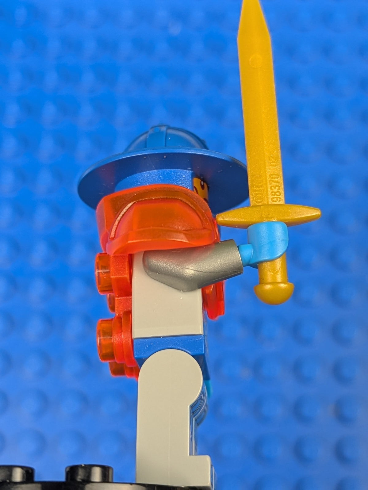 Lego NEXO KNIGHTS: Royal Soldier / King's Guard - Blue Helmet nex074 Set 70347