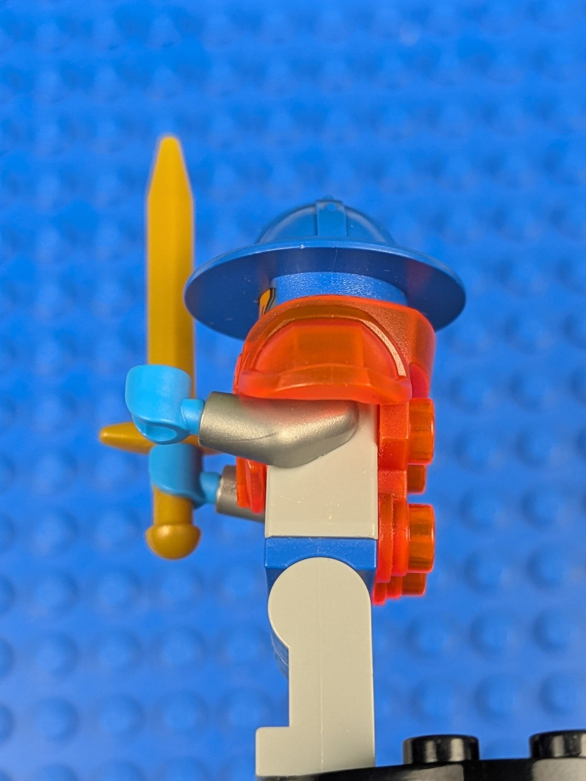 Lego NEXO KNIGHTS: Royal Soldier / King's Guard - Blue Helmet nex074 Set 70347