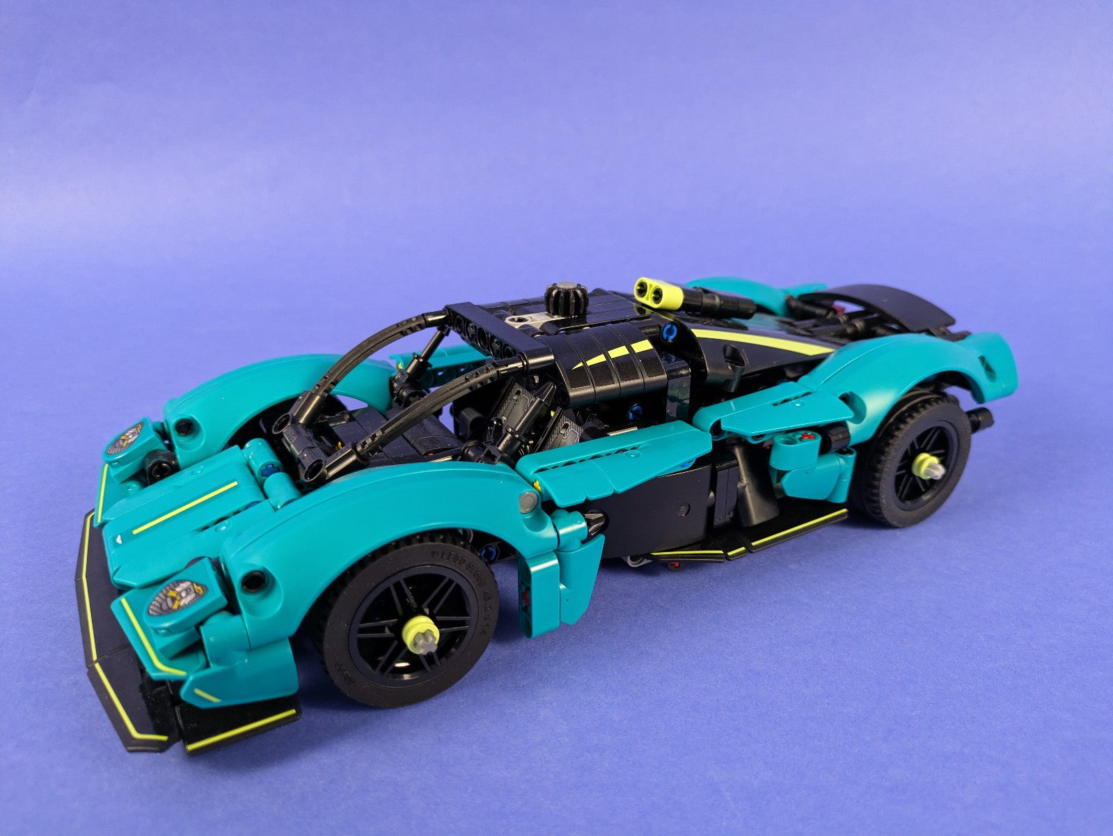 Lego Technic: Model: Race: Aston Martin Valkyrie Set 42208 Complete Set