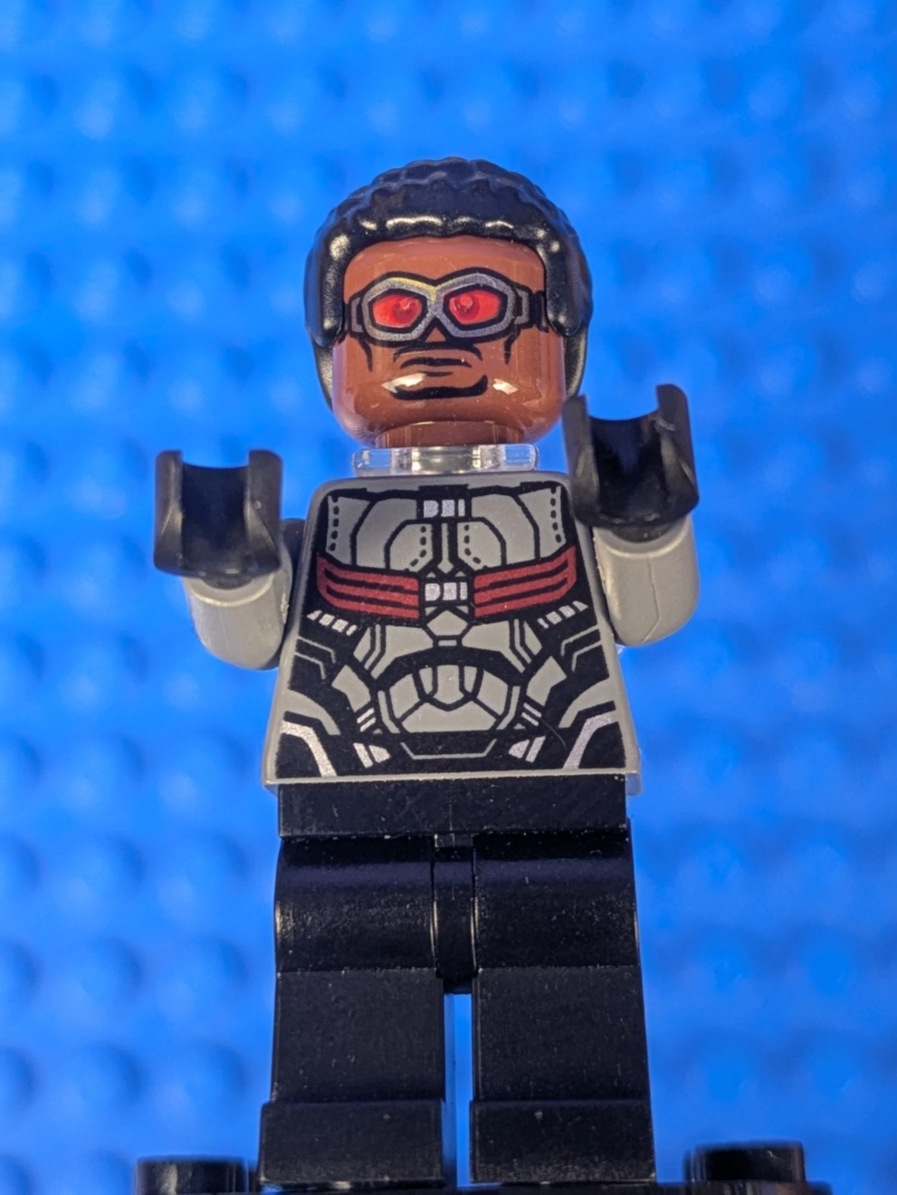 Lego Super Heroes: Falcon - Dark Bluish Gray and Black Suit sh0503 Set 76104