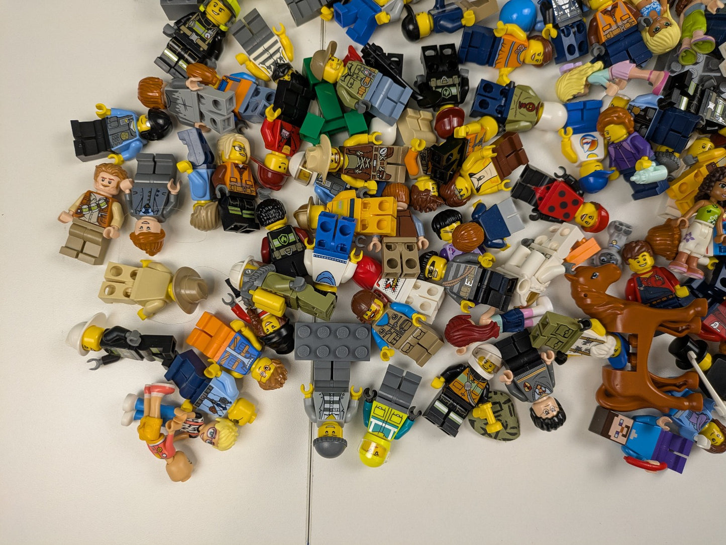 Lego Minifigures Bundle Set: Random Assorted LEGO Minifigures 90+ MINIFIGURES!