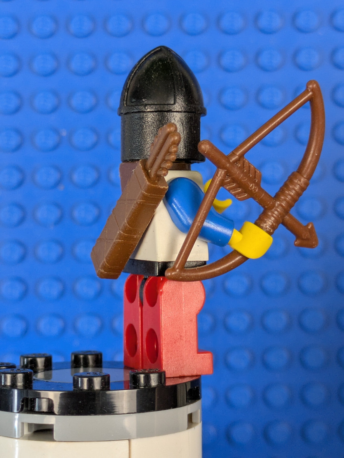 Lego Castle: Knight 1 - Black Chin-Guard with Quiver cas239 Set 6090