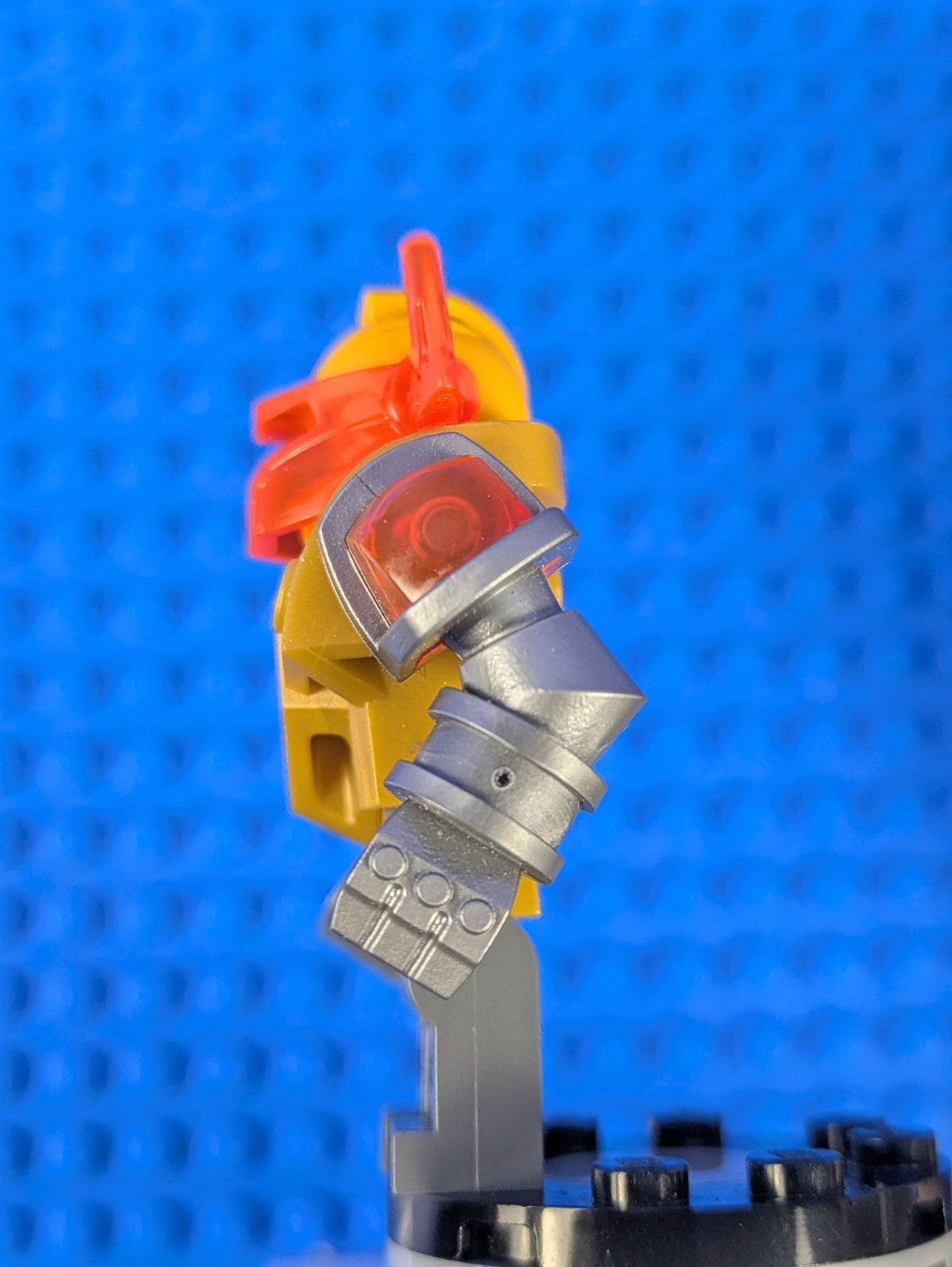 Lego NEXO KNIGHTS: Axl - Trans-Neon Orange Visor nex137 Set 72006