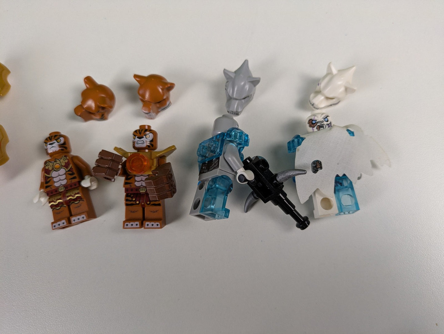 Lego LEGENDS OF CHIMA: Tiger's Mobile Command Set 70224 - Incomplete Set