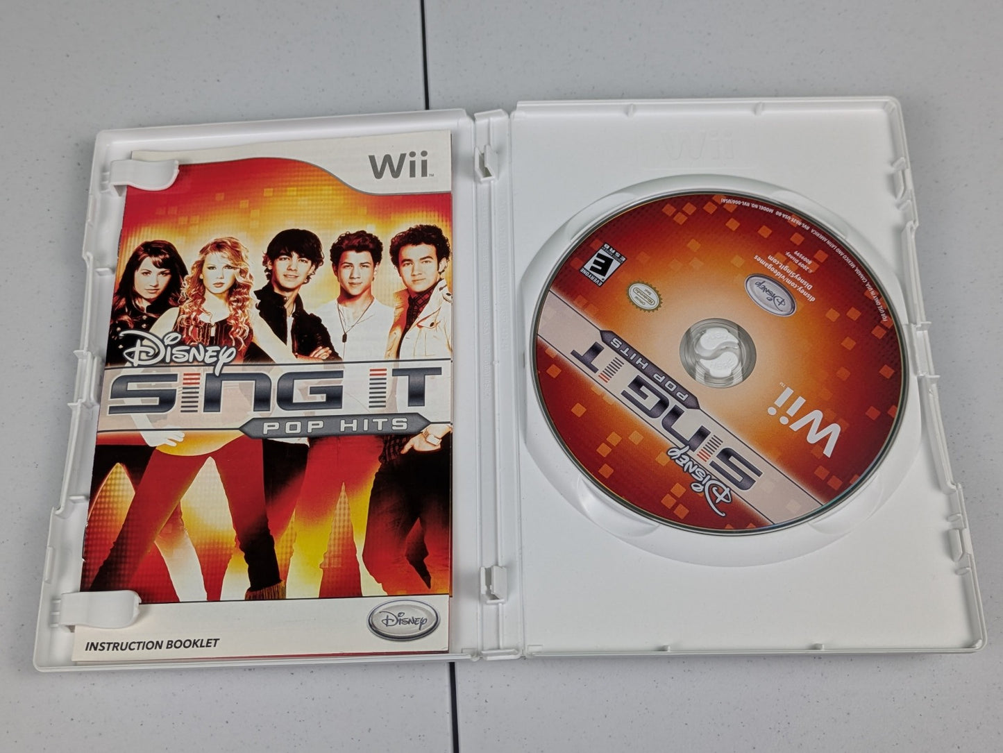 Disney Sing It: Pop Hits (Nintendo Wii, 2009) CIB
