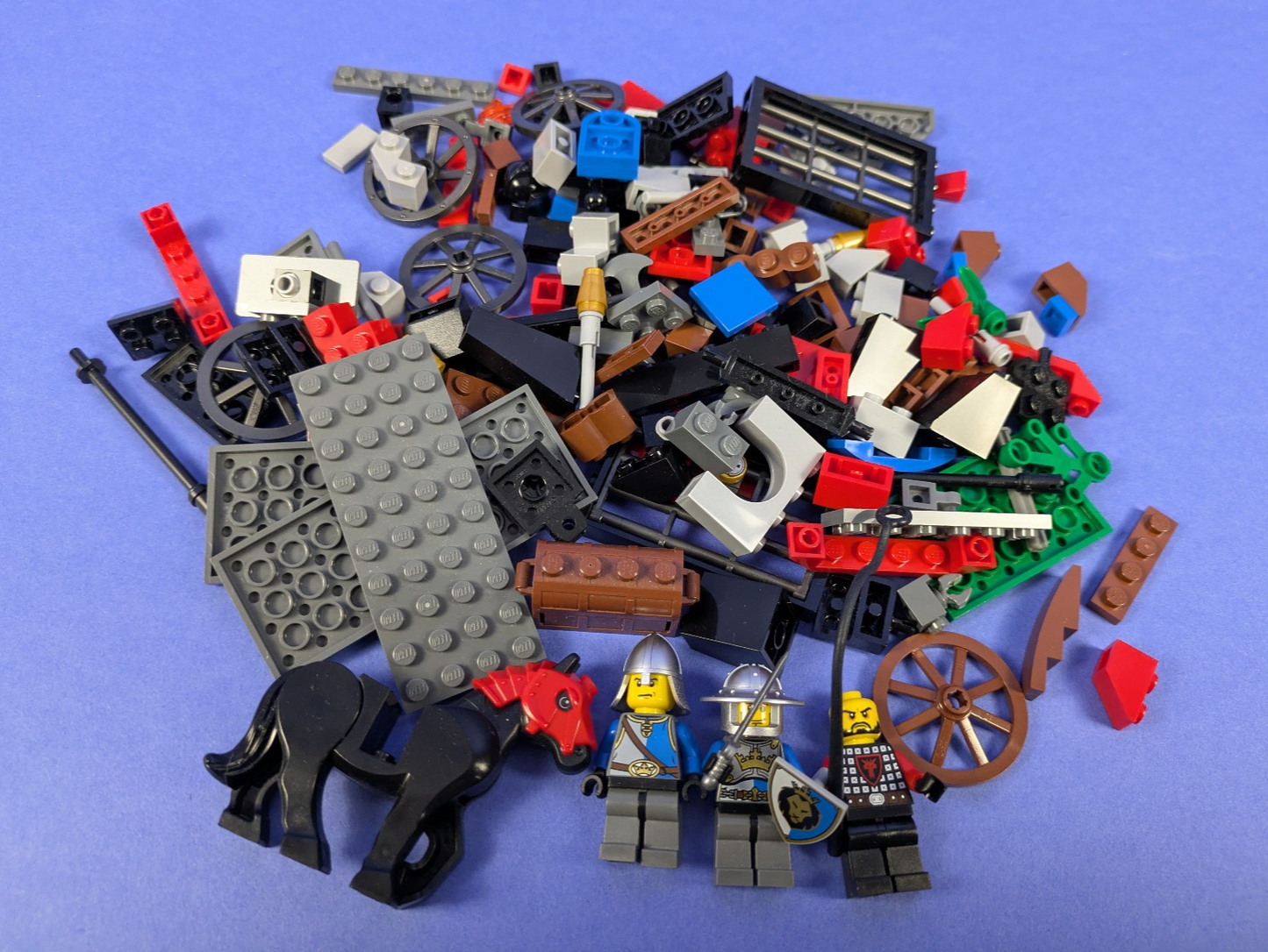 LEGO Castle Gold Getaway 70401 Complete Set Pre-Owned
