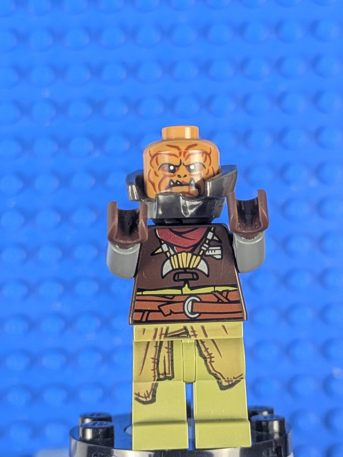 Lego Star Wars: Klatooinian Raider with Armor Neck sw1059 Set 75254