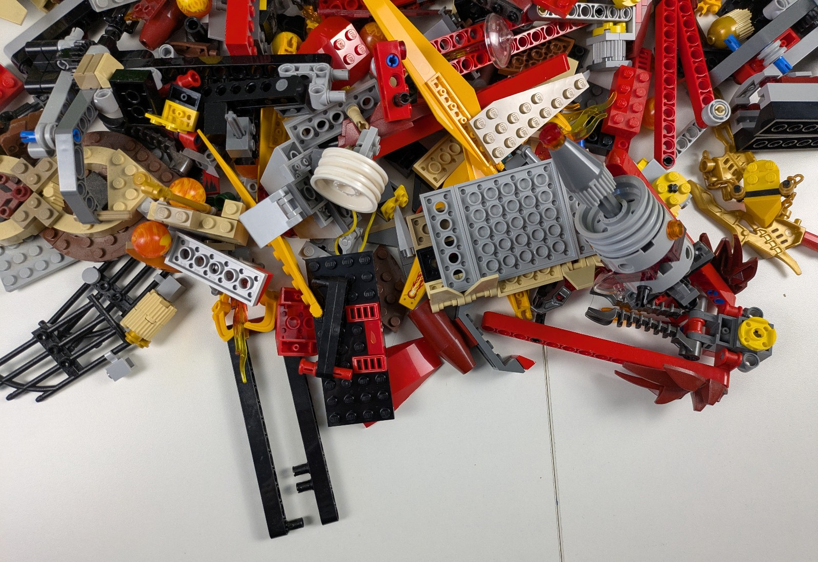 Lego LEGENDS OF CHIMA: Bike, Eagle, Fire Temple Triple Set 70146, 70003, & 70007