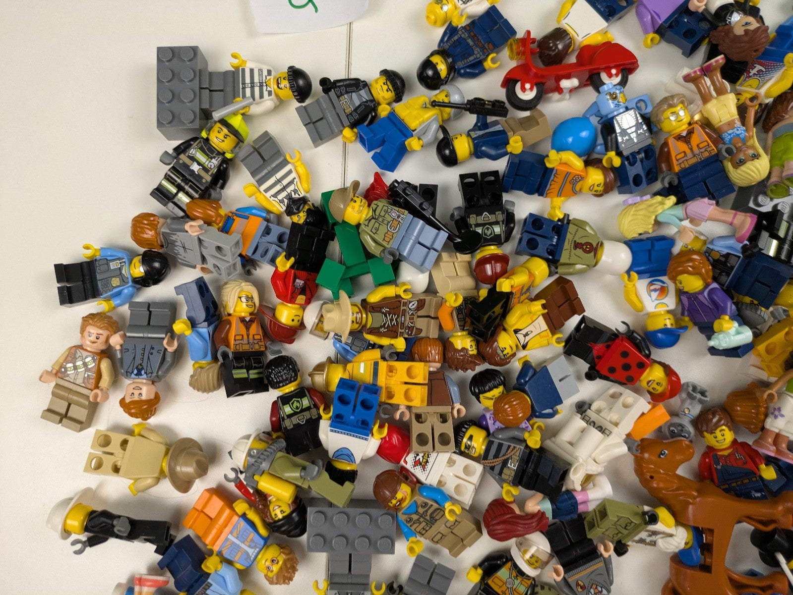 Lego Minifigures Bundle Set: Random Assorted LEGO Minifigures 90+ MINIFIGURES!