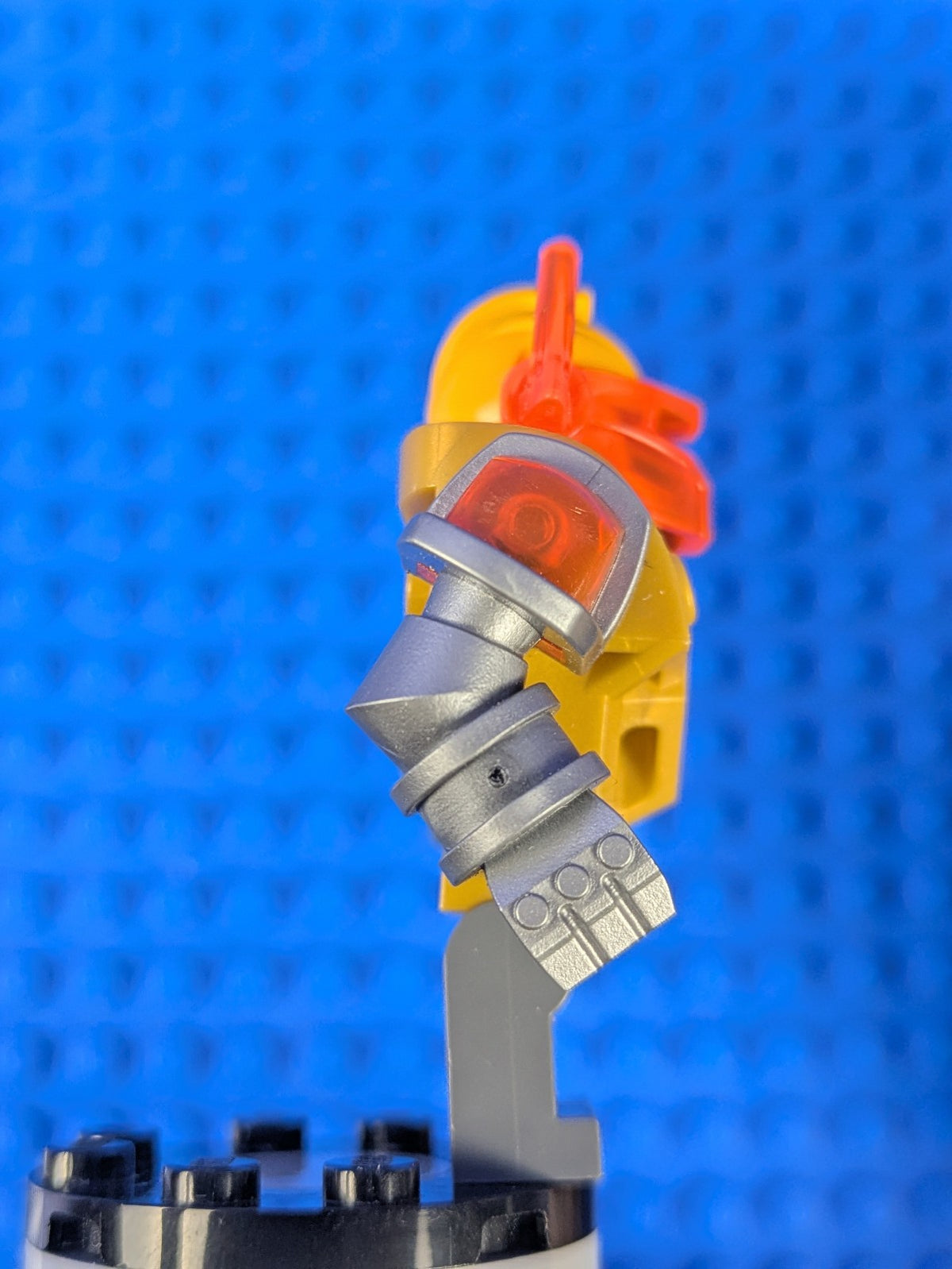 Lego NEXO KNIGHTS: Axl - Trans-Neon Orange Visor nex137 Set 72006