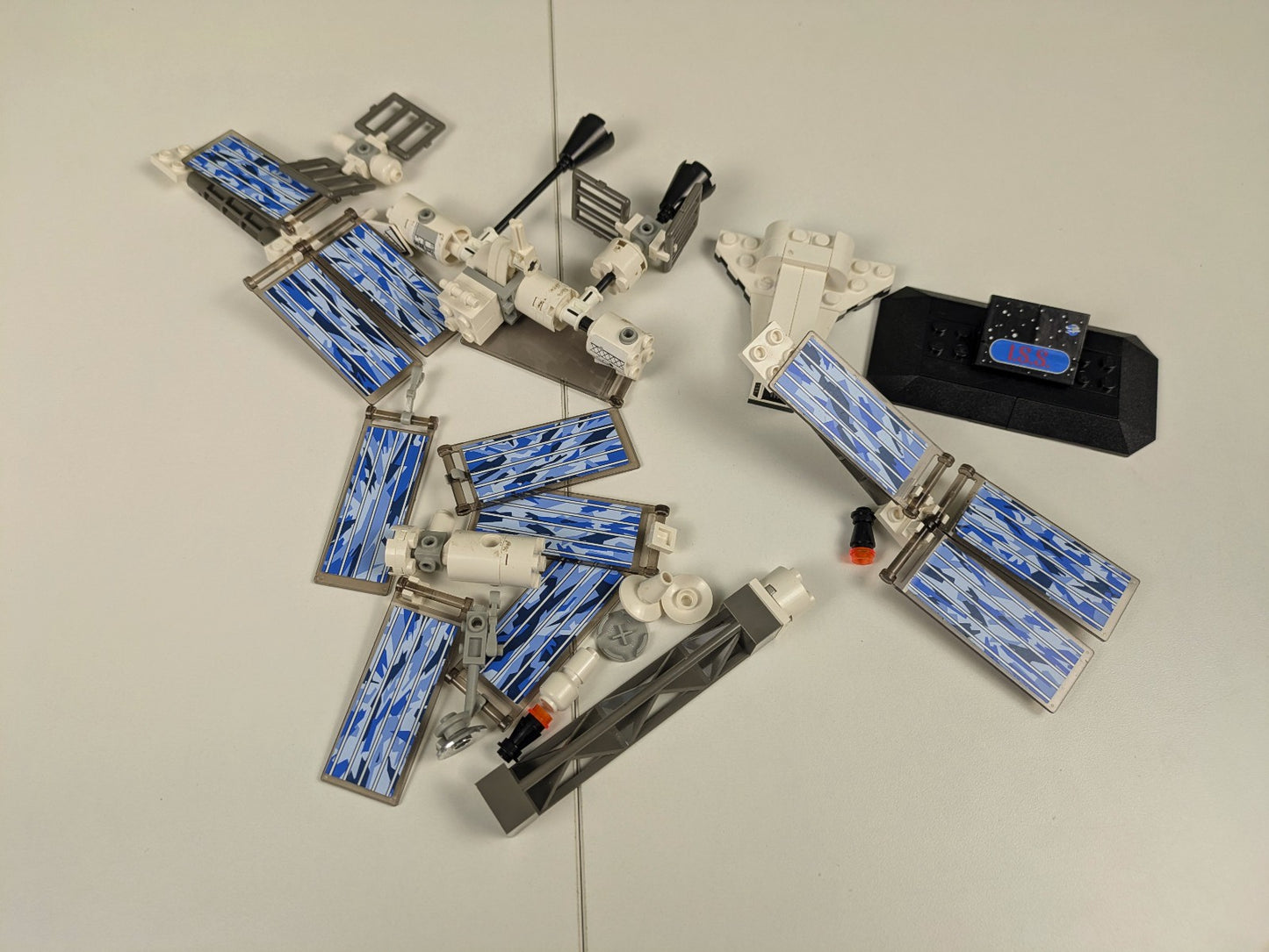 Lego Discovery: International Space Station 7467 - Complete, No Instructions