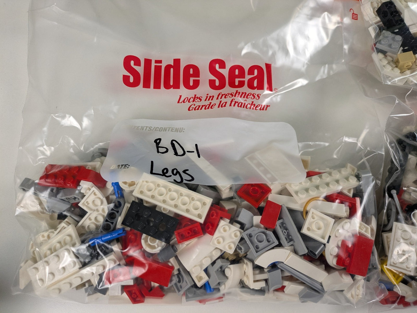 Lego Star Wars: Sculptures: Fallen Order: BD-1 Set 75335 - Complete Set