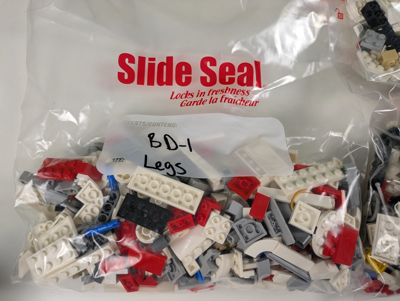 Lego Star Wars: Sculptures: Fallen Order: BD-1 Set 75335 - Complete Set