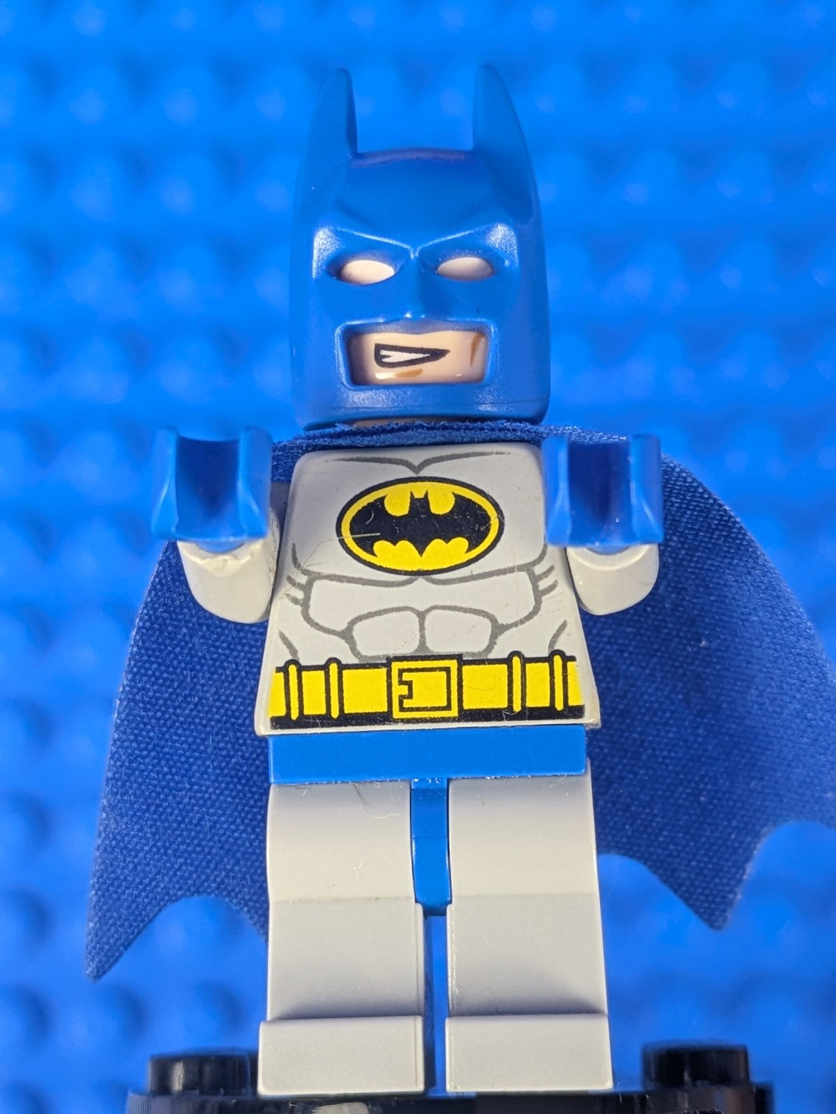 Lego Super Heroes: Batman II: Batman - Light Bluish Gray Suit sh0111 Set 10672