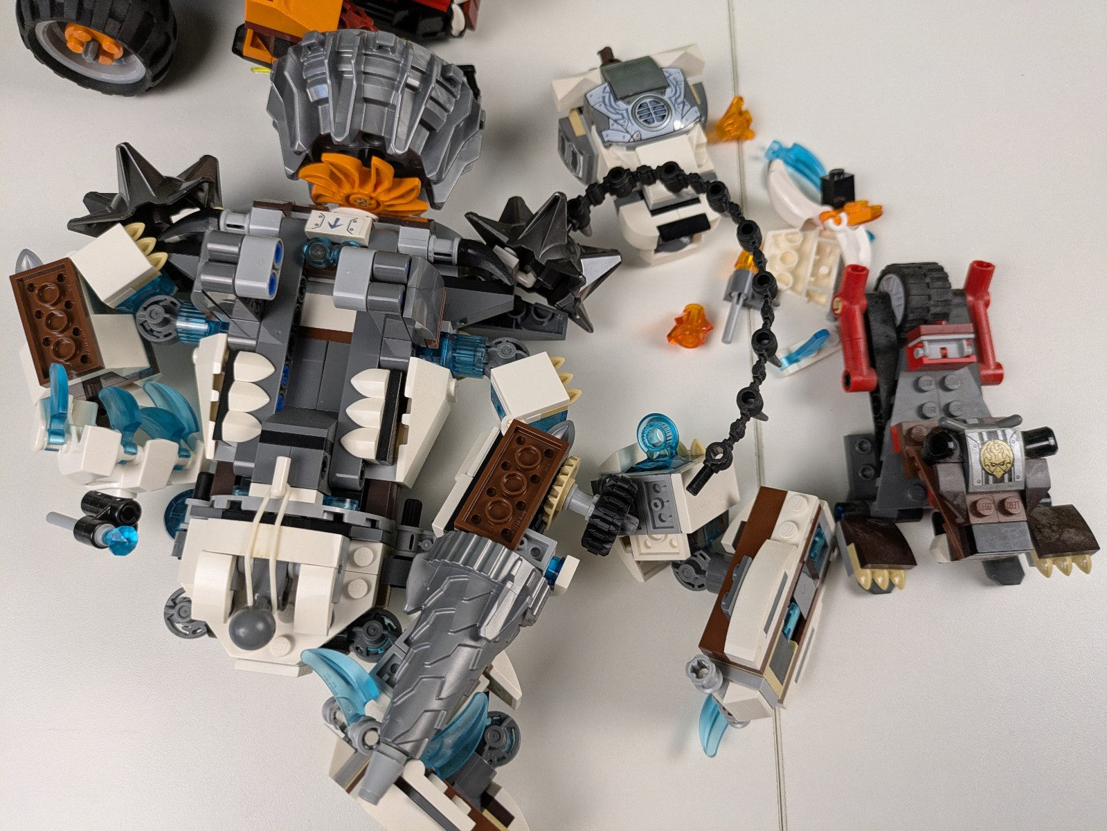 Lego LEGENDS OF CHIMA: Shadow Blazer & Claw Driller Double Set 70222 & 70223