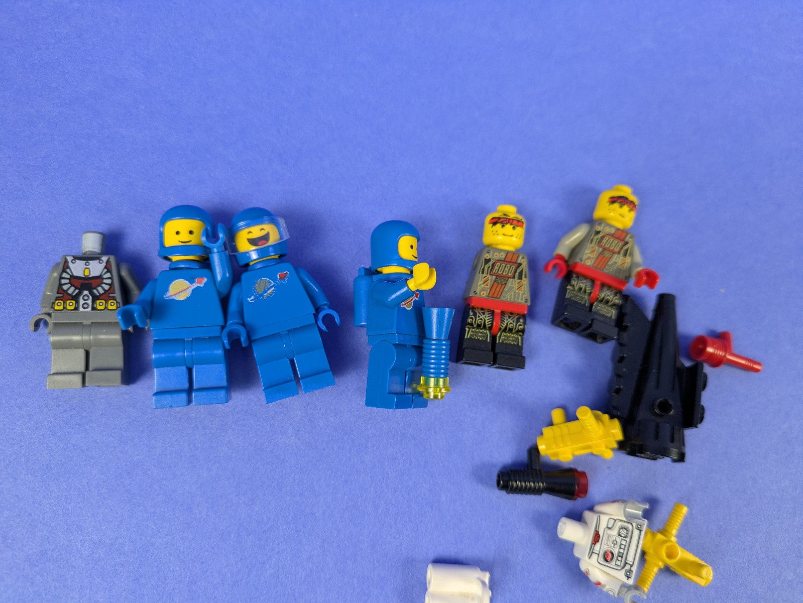 LEGO Space Assorted Minifigure Bundle w/ Additional Random Pieces