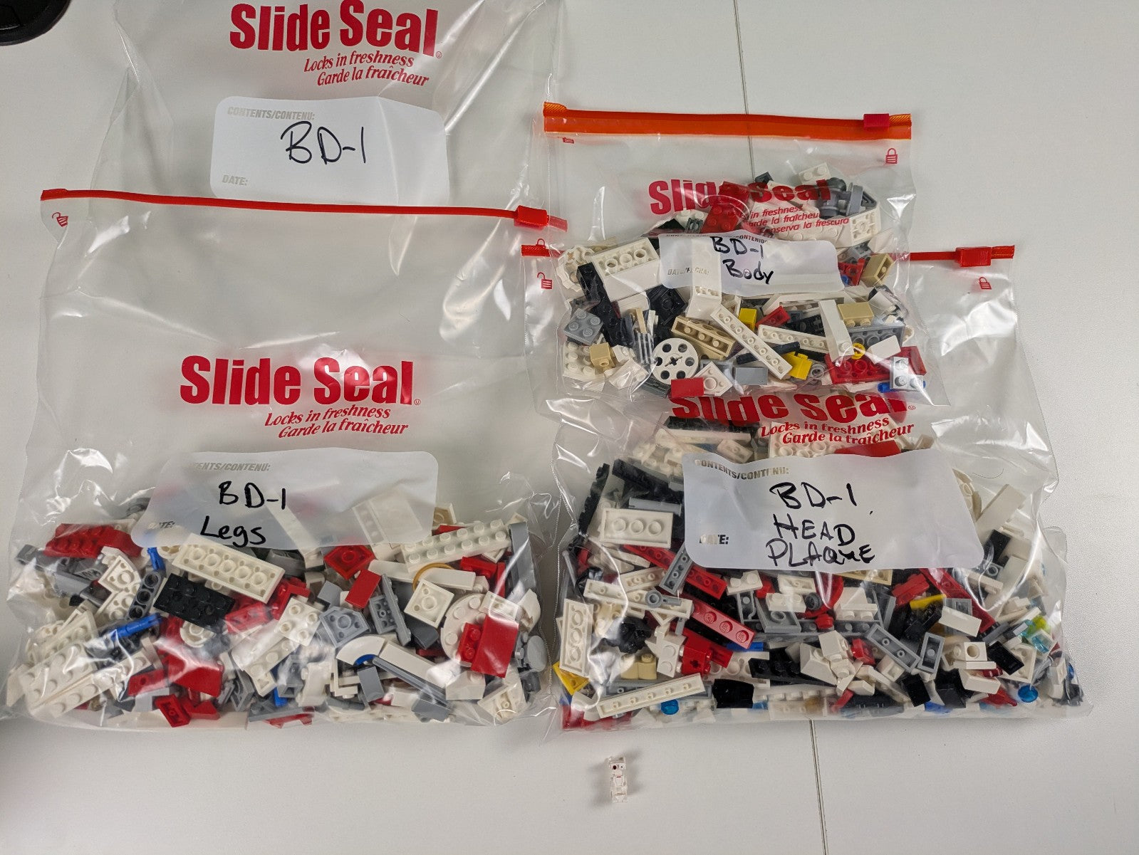 Lego Star Wars: Sculptures: Fallen Order: BD-1 Set 75335 - Complete Set