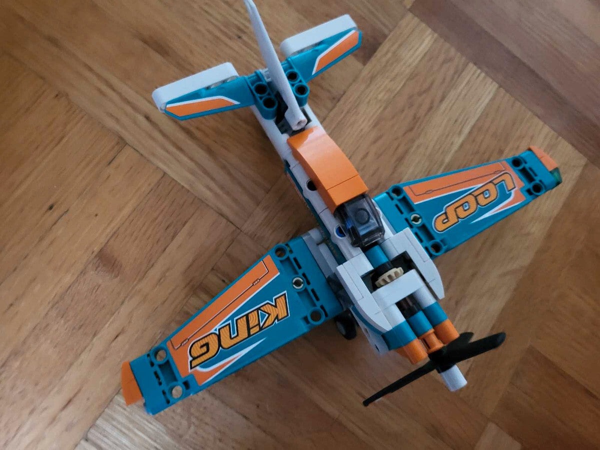 Lego Technic: Model: Airport: Race Plane 42117