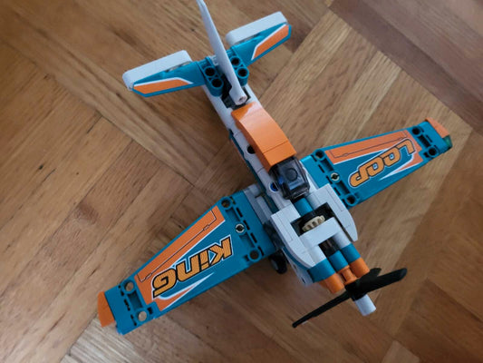 Lego Technic: Model: Airport: Race Plane 42117