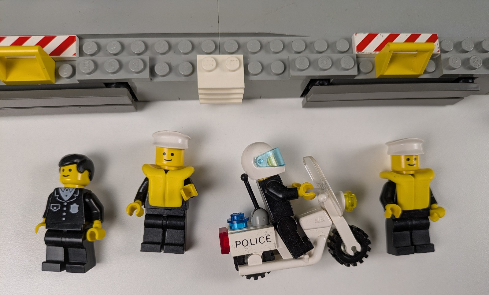 Lego Town: Classic Town: Police: Pier Police Set 6540 - w/ Instructions