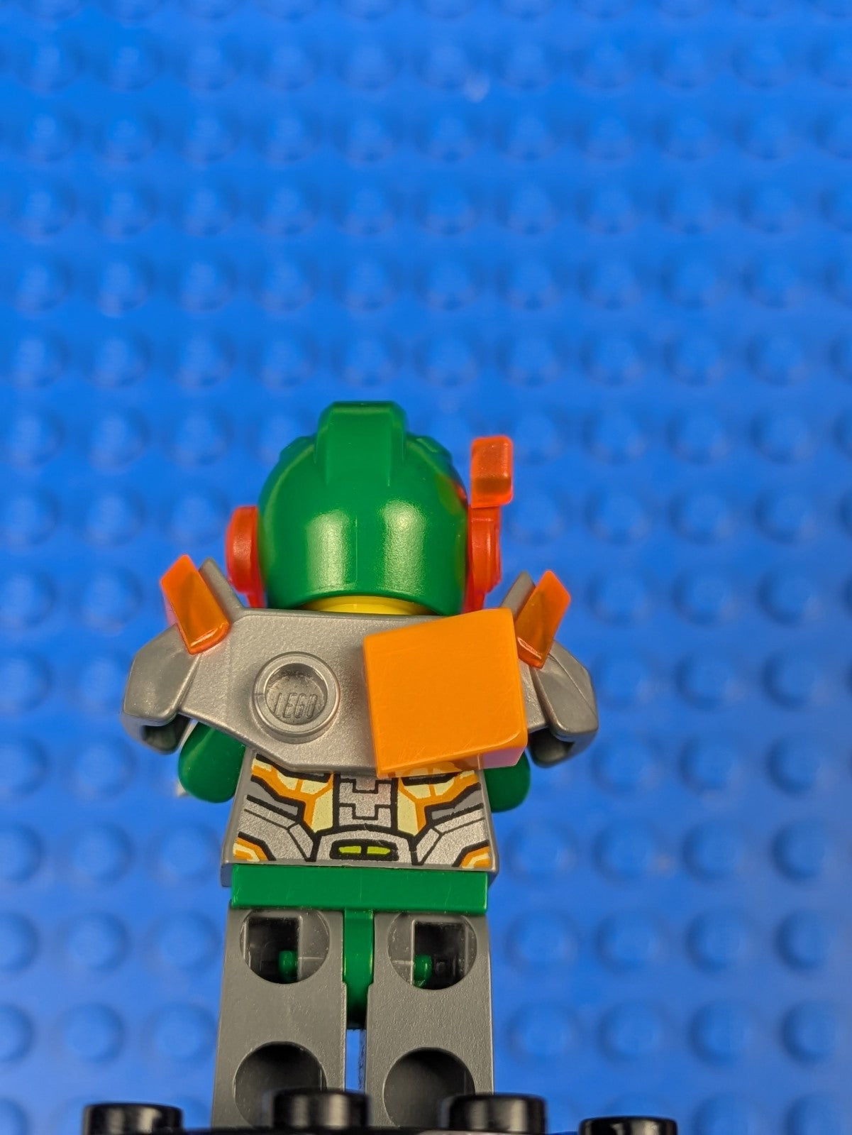 Lego NEXO KNIGHTS: Aaron Fox - Trans-Neon Orange Visor nex068 Set 70355