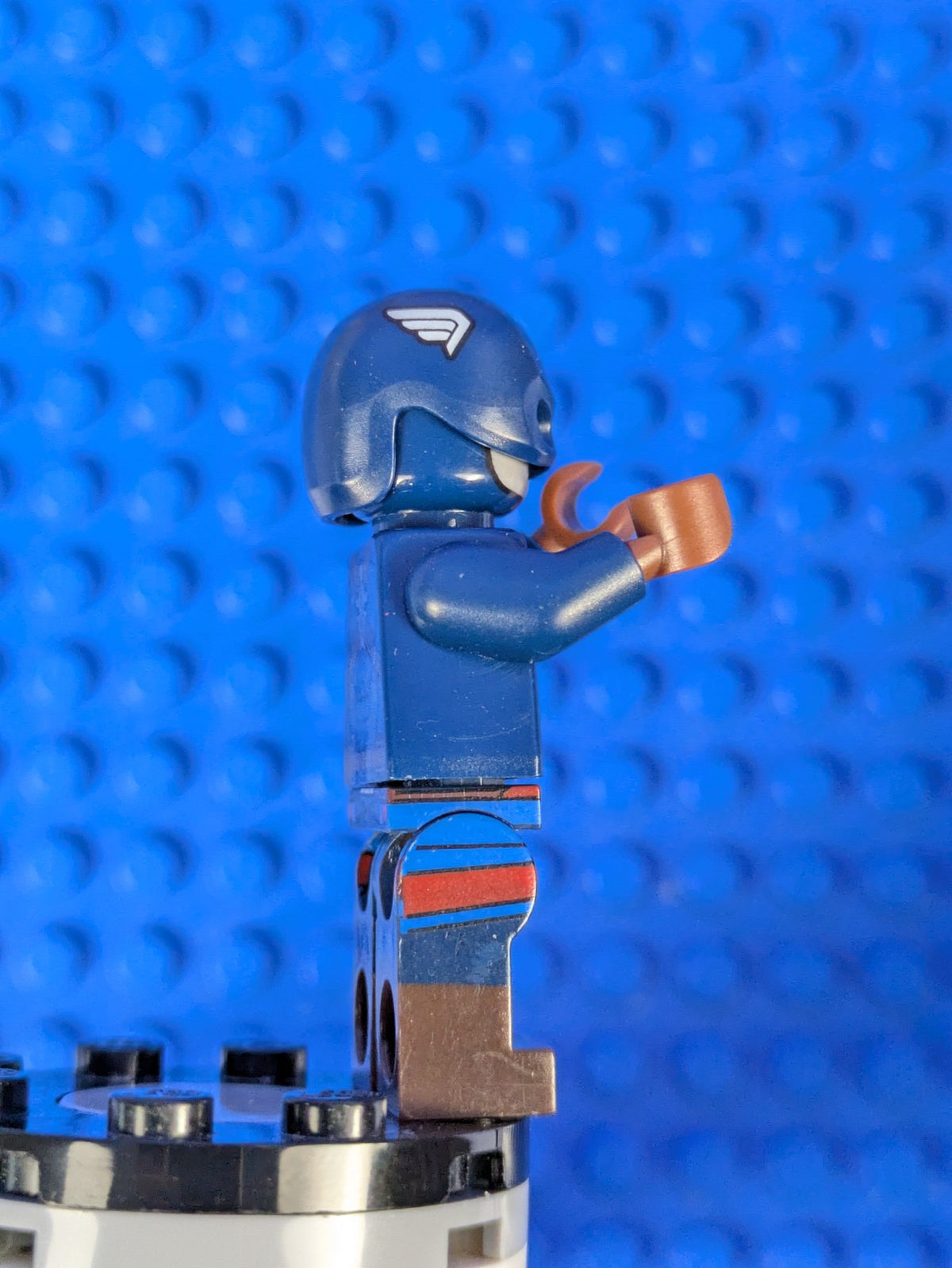 Lego Super Heroes: Captain America - Dark Blue Suit sh0495 Set 76101