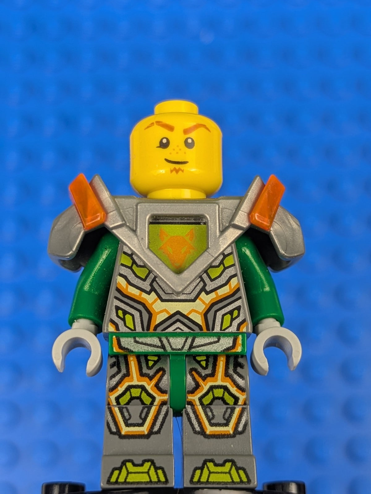 Lego NEXO KNIGHTS: Aaron Fox - Trans-Neon Orange Visor nex068 Set 70355
