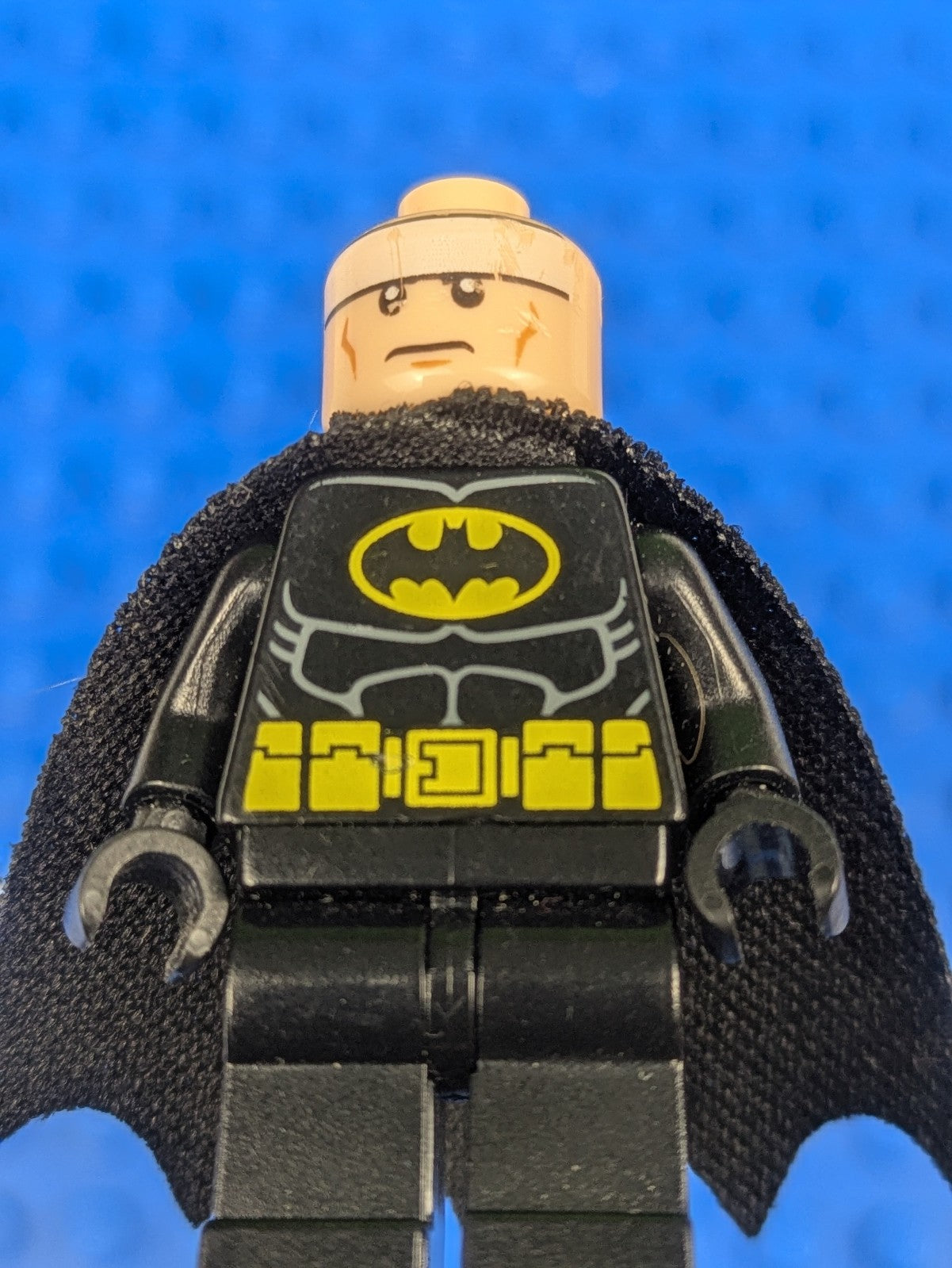 Lego Super Heroes: Batman - Black Suit with Yellow Belt sh0016b Set 77903