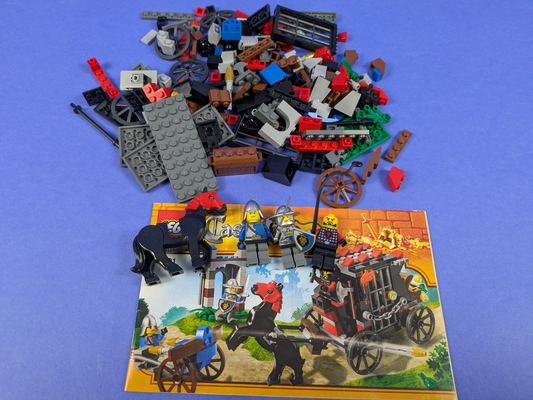 LEGO Castle Gold Getaway 70401 Complete Set Pre-Owned