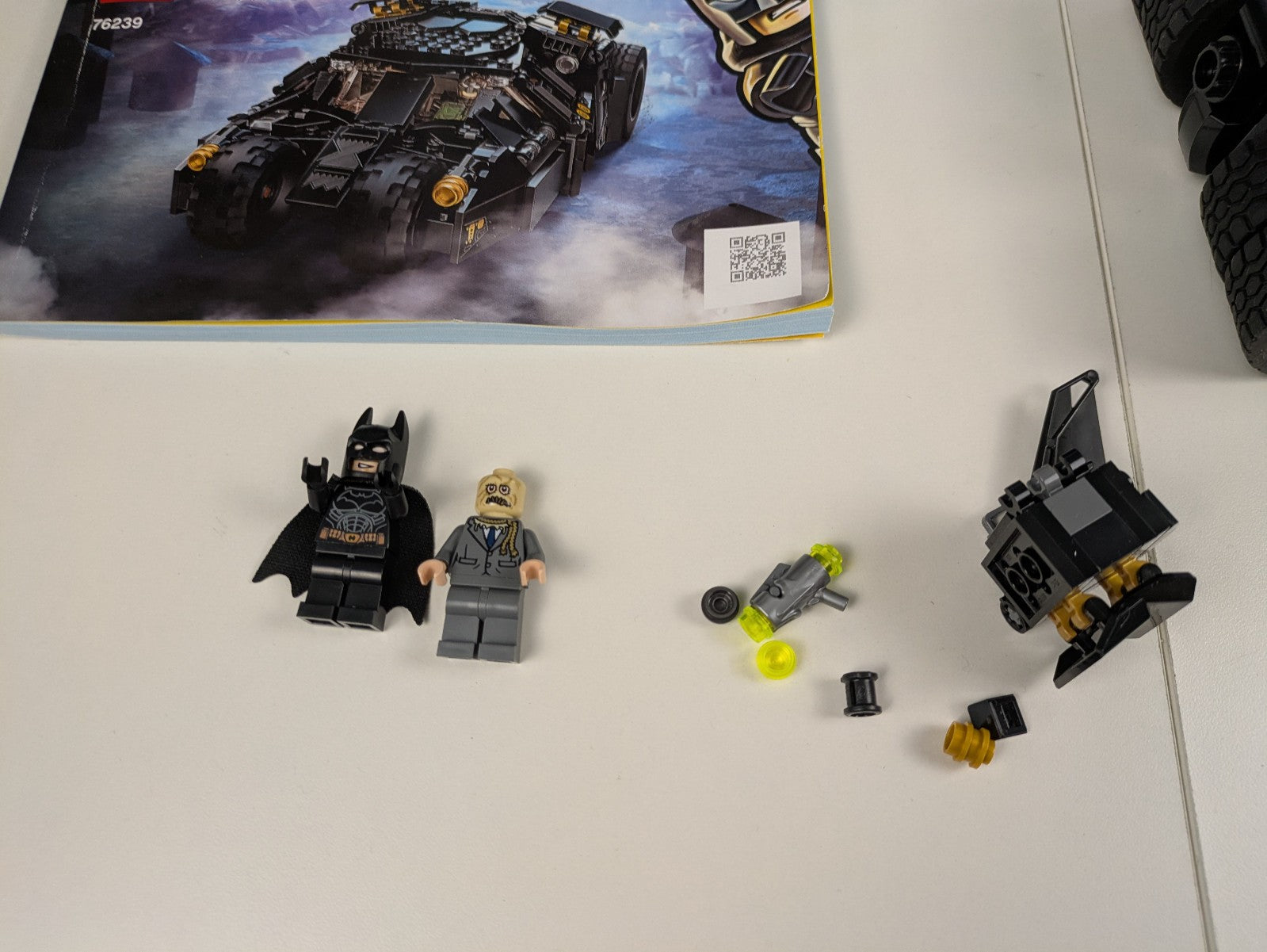 Lego Super Heroes: Batmobile Tumbler: Scarecrow Showdown Set 76239 Complete Set