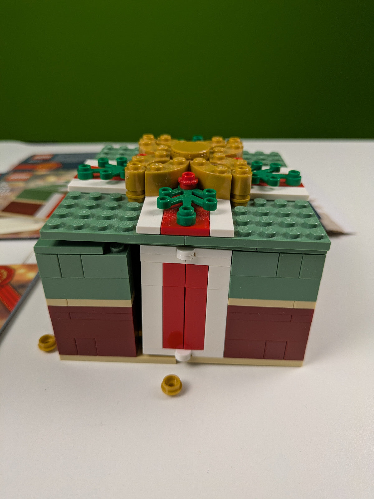 Lego Holiday & Event: Christmas: Christmas Gift Box Set 40292