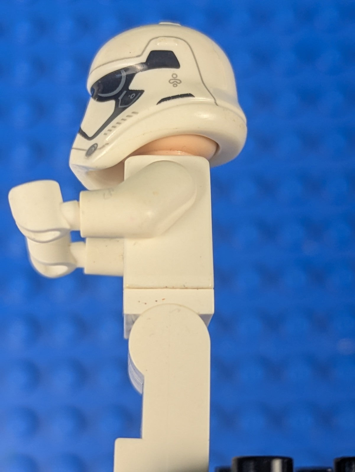 Lego Star Wars: First Order Stormtrooper (Pointed Mouth) sw0905 Set 75189