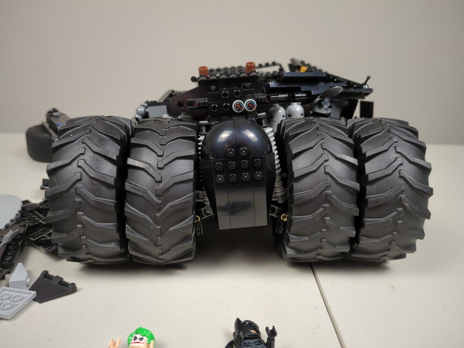 Lego Super Heroes: The Dark Knight Trilogy: Batman Batmobile Tumbler Set 76240