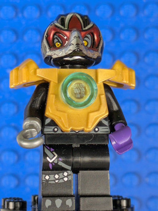 Lego LEGENDS OF CHIMA: Razar- Pearl Gold Armor loc042 Set 70010