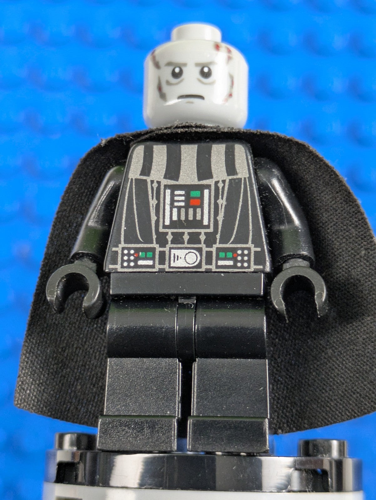 Lego Star Wars: Darth Vader (White Pupils) sw0277 Set 10212