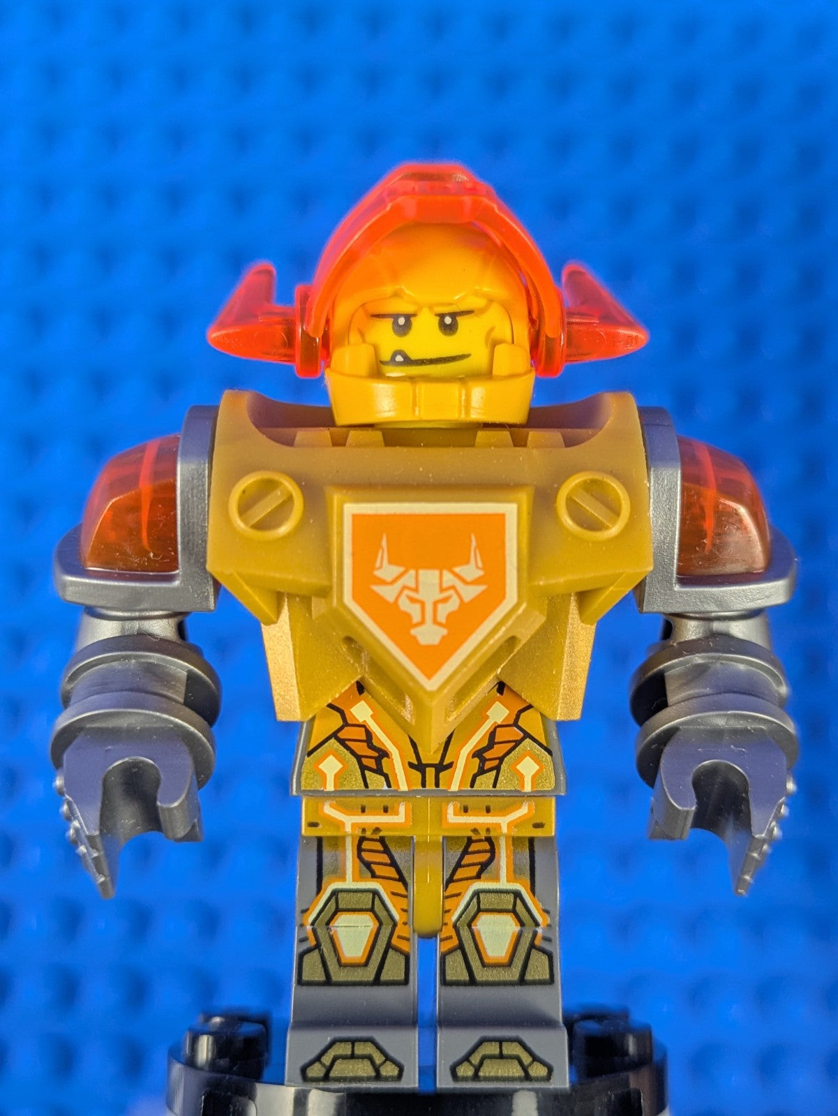 Lego NEXO KNIGHTS: Axl - Trans-Neon Orange Visor nex137 Set 72006