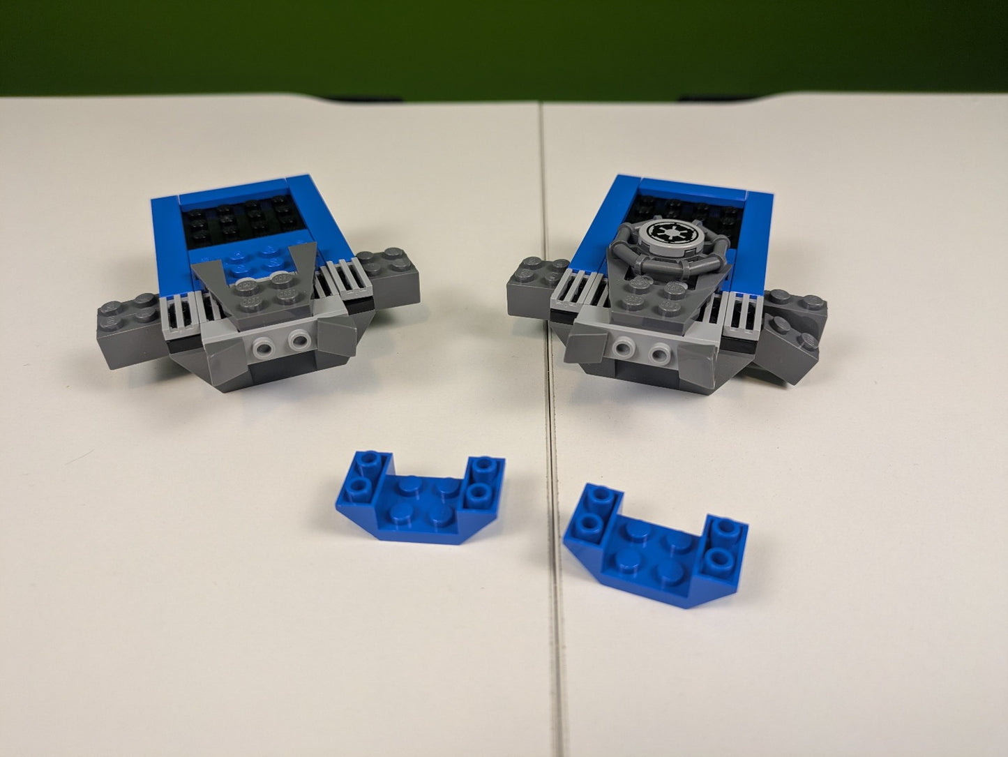 Lego Star Wars: 2x Hinged Wing Connector (TIE Interceptor Set 6206) Incomplete