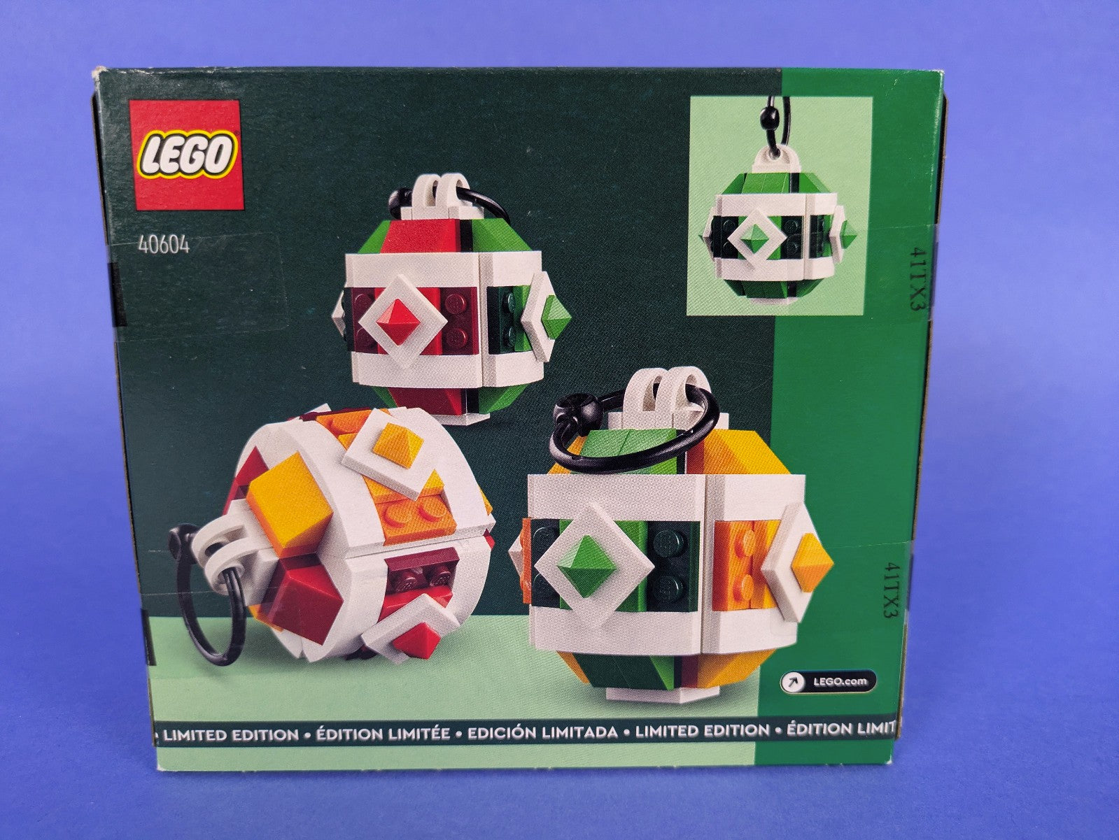 Lego Holiday & Event: Christmas: Christmas Decor Set 40604