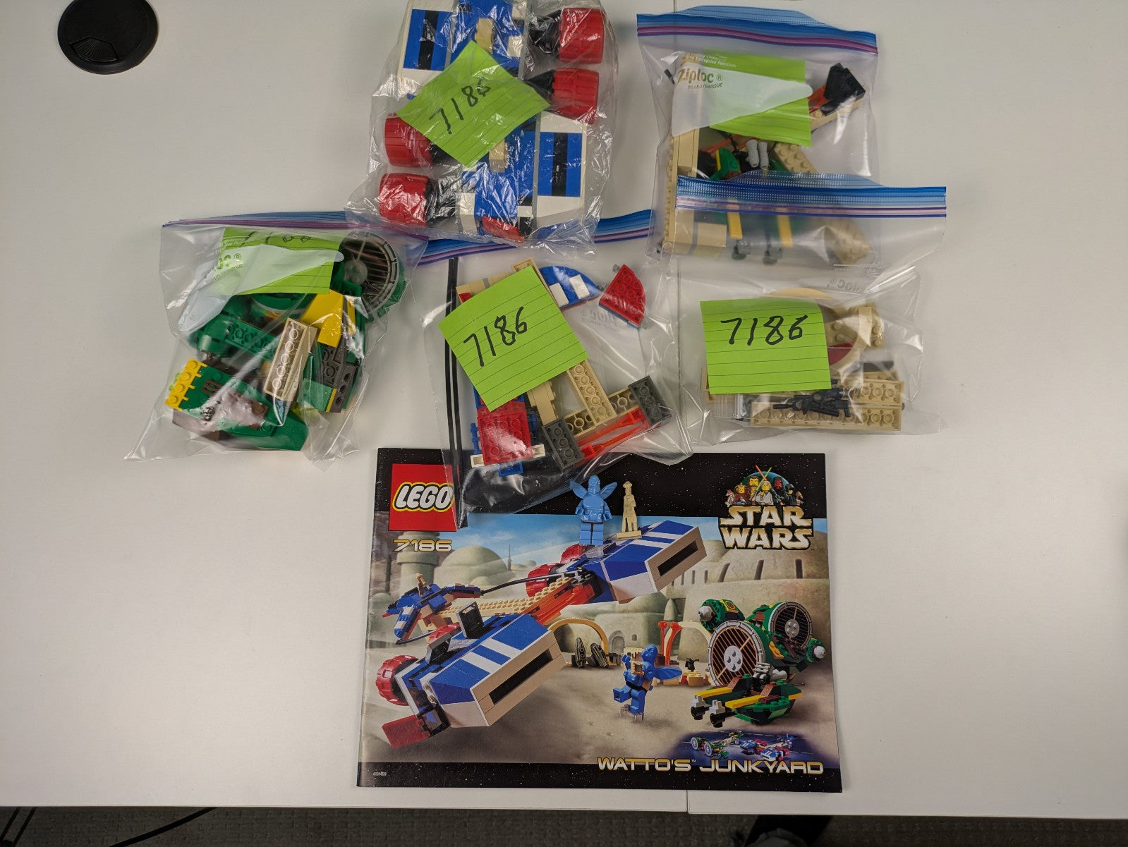 Lego Star Wars: Episode 1: Watto's Junkyard Set 7186 - w/ Instructions