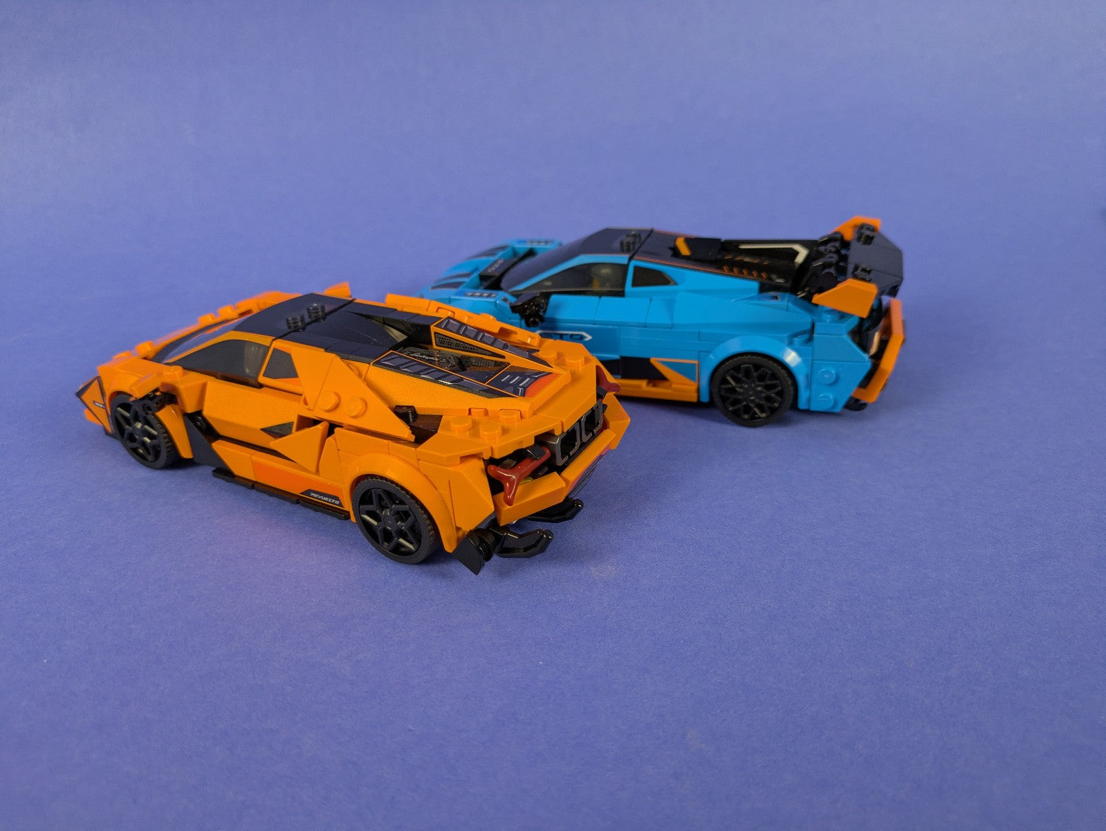 Lego SPEED CHAMPIONS: Lamborghini Revuelto & Lamborghini Huracán STO Set 77238