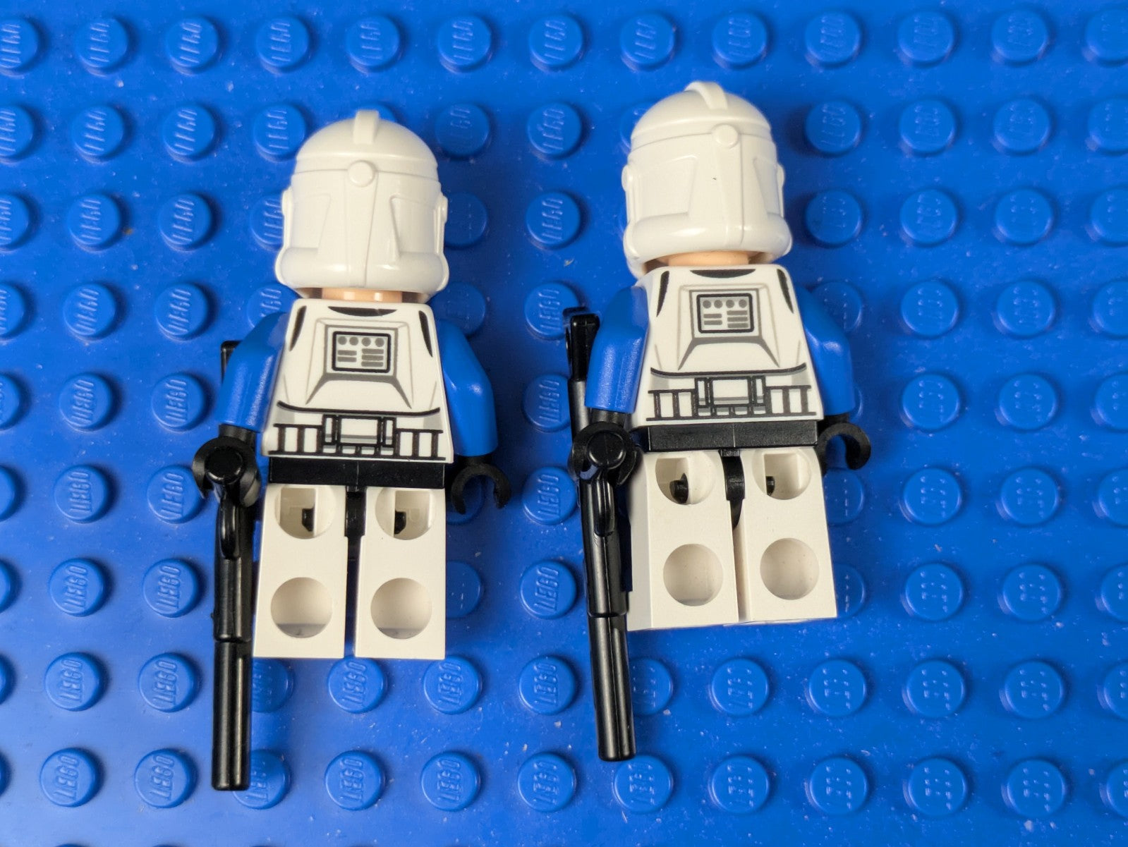 Lego Star Wars: Clone Trooper - 501st Legion Blue Arms  (2X) sw0445 Set 75004