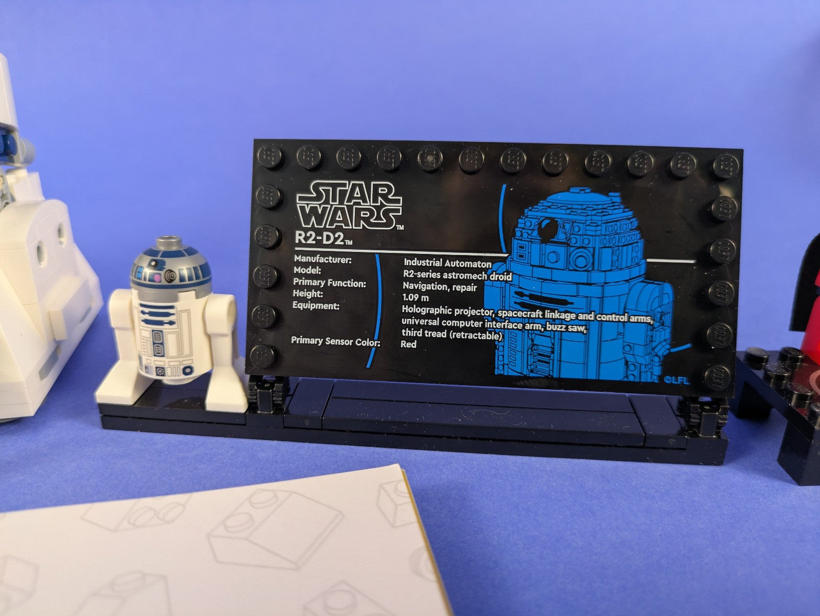 Lego Star Wars: Sculptures: R2-D2 Set 75379 Complete Set