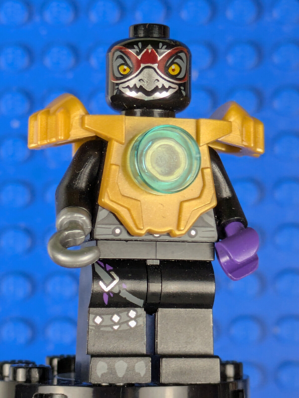 Lego LEGENDS OF CHIMA: Razar- Pearl Gold Armor loc042 Set 70010